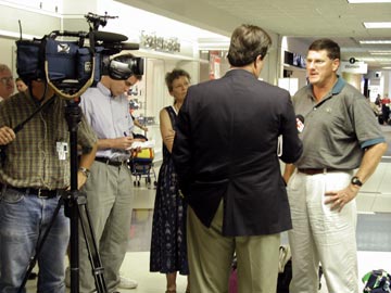 IndyTVatairport00